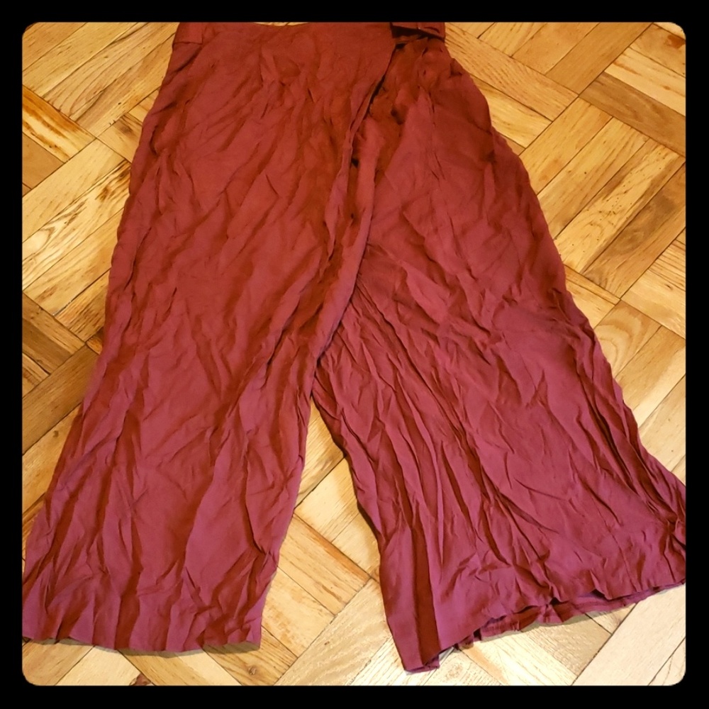 Wide-legged Pants